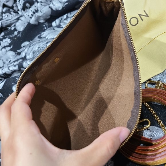 Sold - Picture 5 of 8